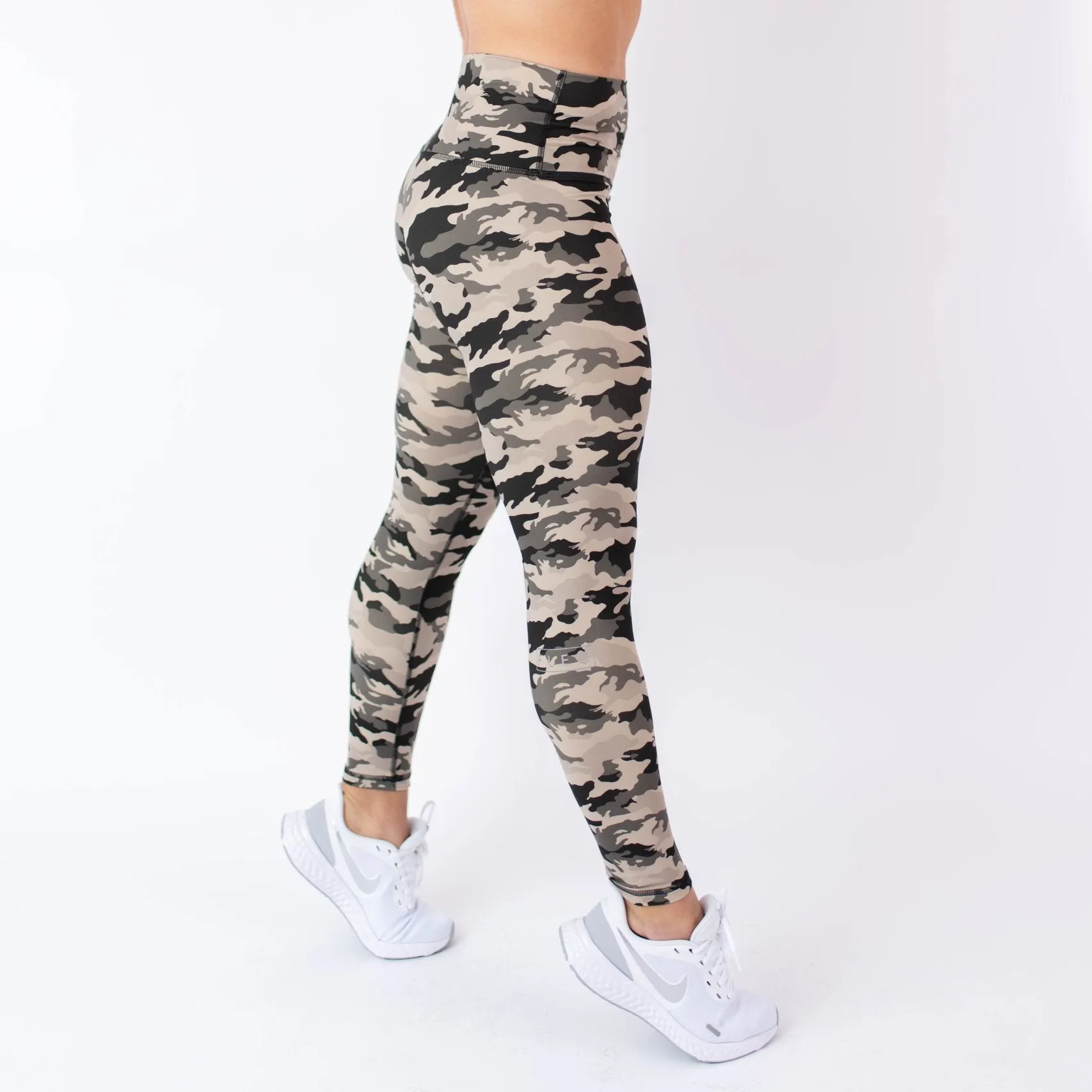 FLEO El Toro 25" Cream Camo Leggings (Bounce)