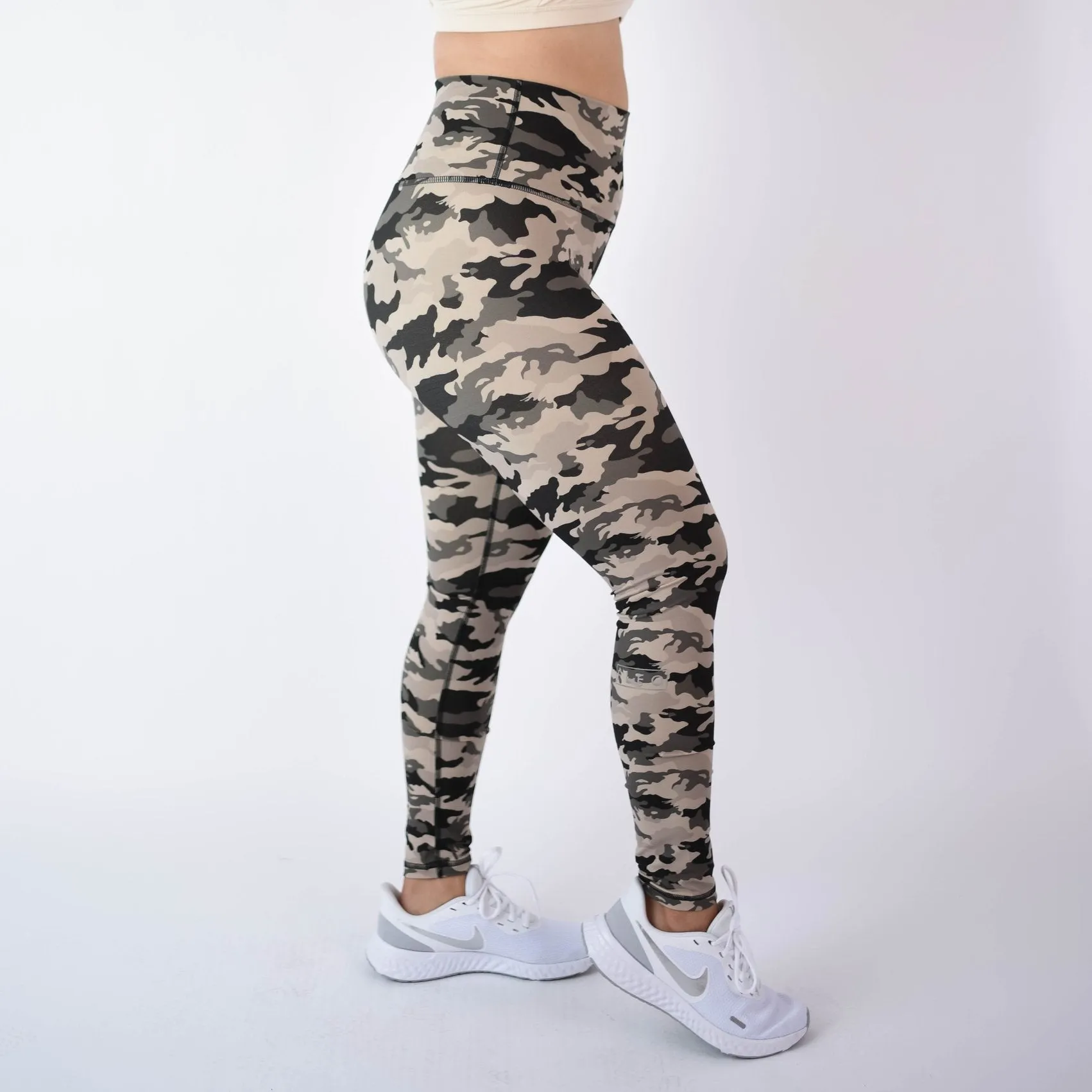 FLEO El Toro 25" Cream Camo Leggings (Bounce)