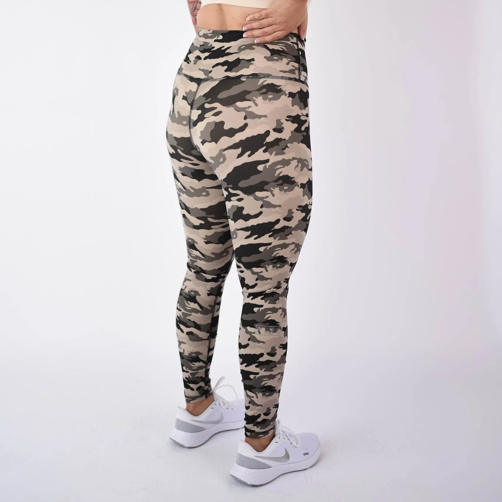 FLEO El Toro 25" Cream Camo Leggings (Bounce)