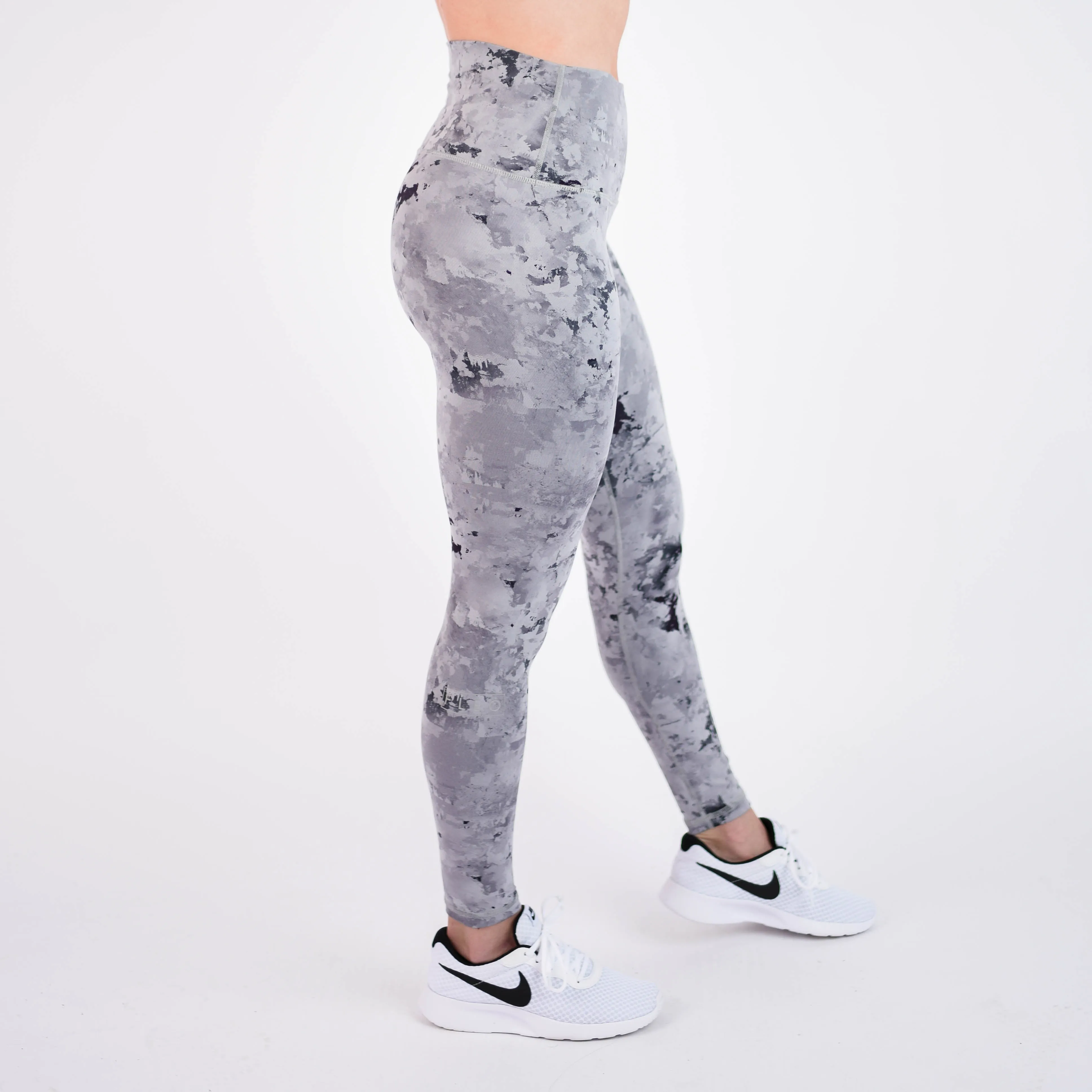 FLEO El Toro 25" Silver Crystal Leggings