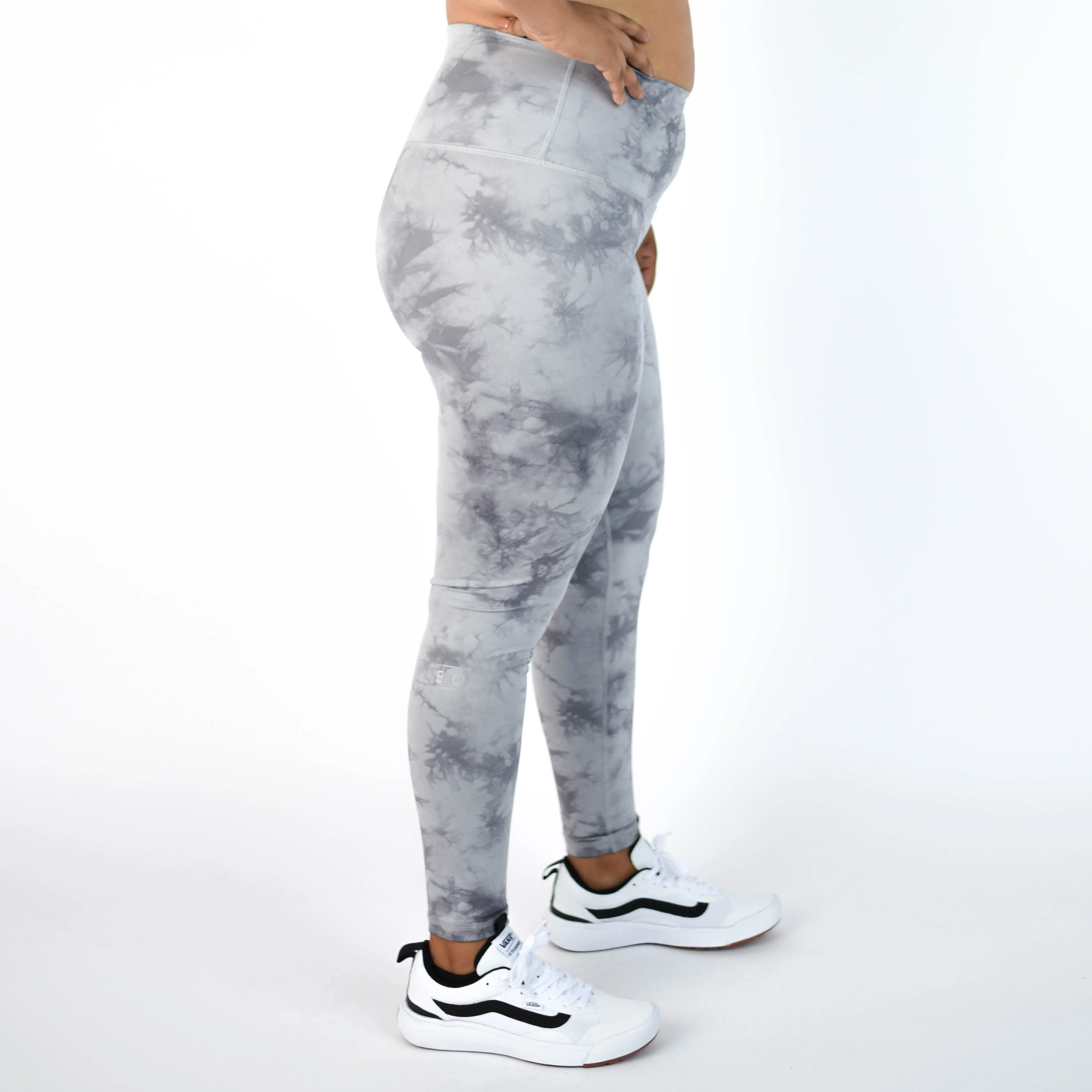 FLEO El Toro 28" Silver Tie Dye Leggings